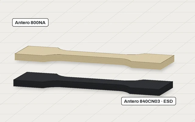 Probekörper aus Antero 800NA in Natur und aus Antero 840CN03 in Schwarz mit sichtbaren Druckschichten